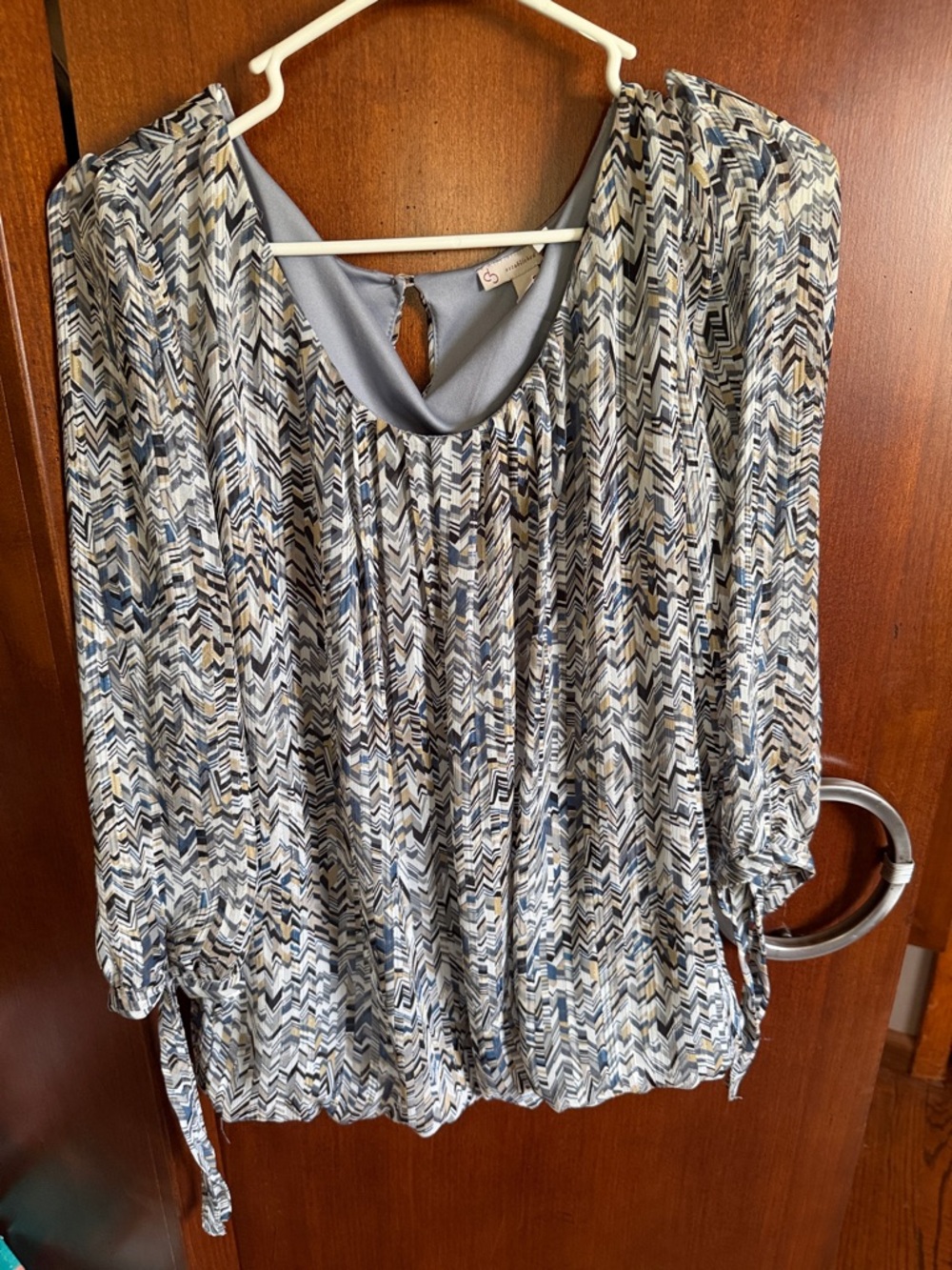 Womens Chevron Print Blouson Top in Blue and Gray